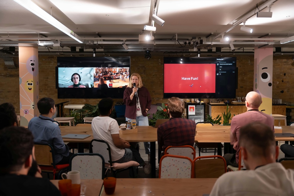 training_what Facilitator leading an interactive team workshop